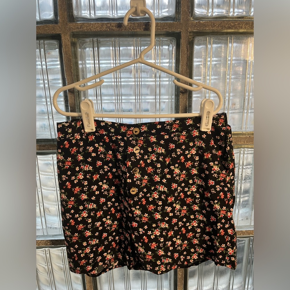 Jrs. Floral Shorts